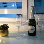 Operaprimasuite Bed & Breakfast 4*